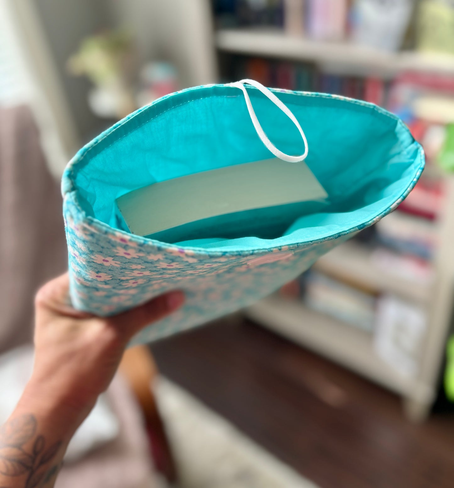 Blue Daisies Book Sleeve