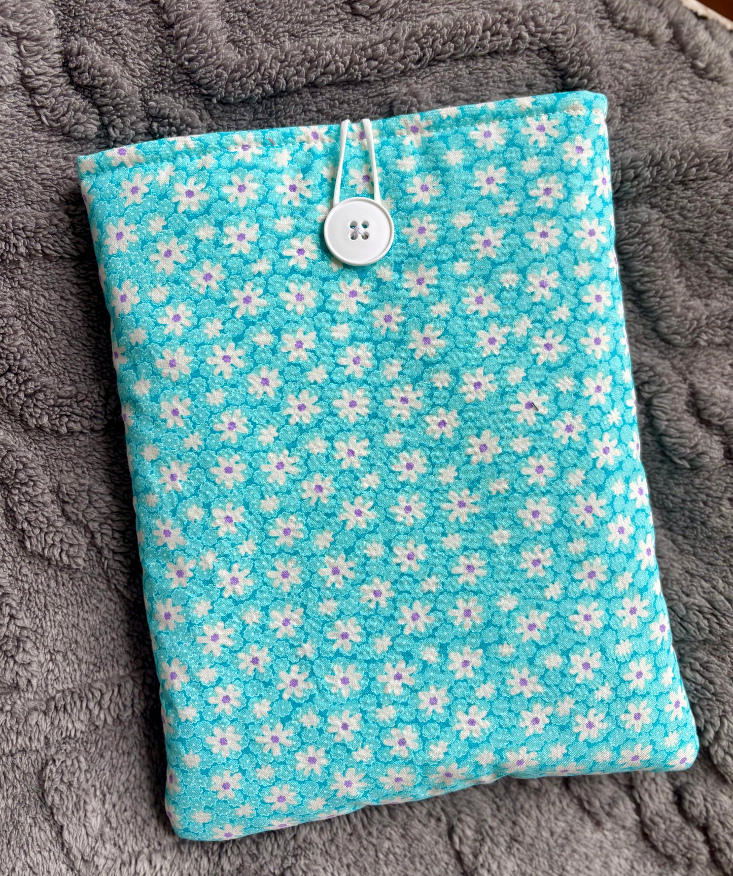 Blue Daisies Book Sleeve