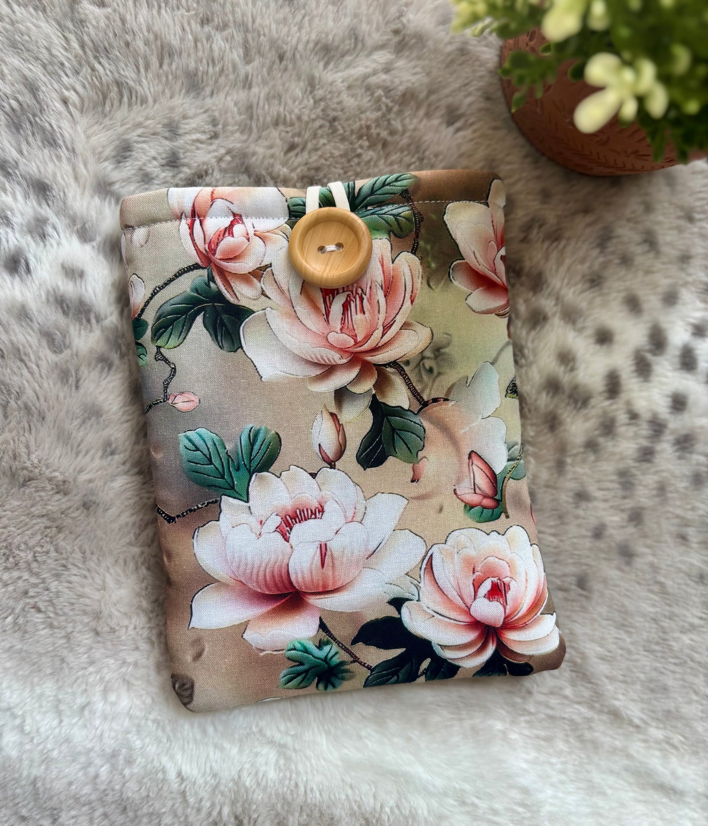 Lillies Ereader Kindle Sleev